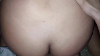 Mi vagina apretando su pene mientras él me lleva al cielo