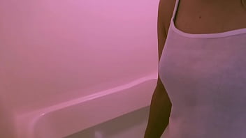 クリトリスいじってたら潮吹き沢山しました