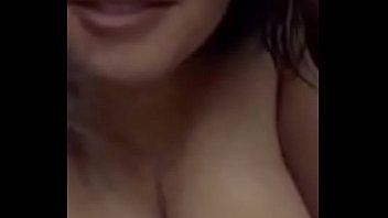 Chica sexy desnuda por la cámara