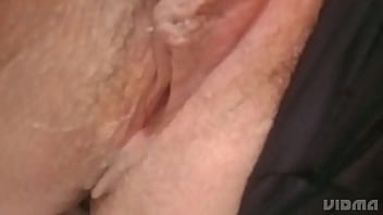 Esfregando no grelo fiquei melada