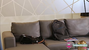 Me beso a mi madrastra pero prefiere follarse a mi primo