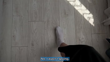 Я ЗАСТУКАЛ сводную сестру за мастурбацией и помог ей кончить