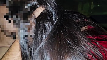 Topcast barbara fartura muito gostosa saindo da praça para dar no carro com um monte de motoboy olhando