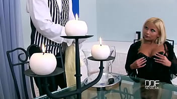 Throating his thick lizard