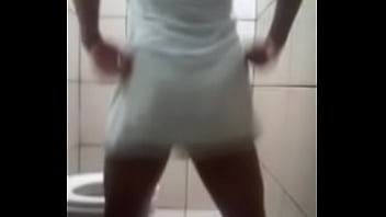 Luana safada mexendo a rabão de toalha