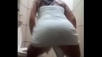 Luana safada mexendo a rabão de toalha