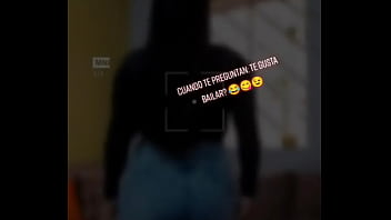 Hermosa tiktokers mostrando sus mejores atributos