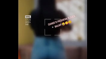 Hermosa tiktokers mostrando sus mejores atributos