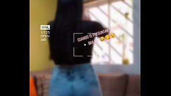 Hermosa tiktokers mostrando sus mejores atributos