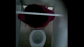 Espiada en el baño l m 1