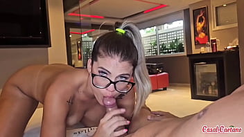 Minha bucetinha ficou toda rosinha de tanto que o safado dotado me macetou gozei muito na piroka grande e gostosa dele