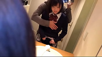 日本のアニメに出てきそうなかわいい白い肌の美女2