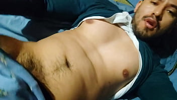 Activo Masturbando Sus 19cm De Polla thumbnail