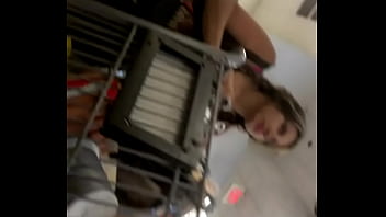 Upskirt esposa no mercado