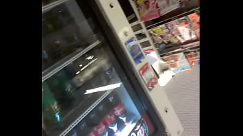 Upskirt esposa no mercado