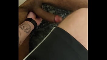 Negão Botou A Pica Embaixo Da Divisória thumbnail