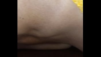 Joven blaca de coño virgen tomando enorme polla negra del amigo