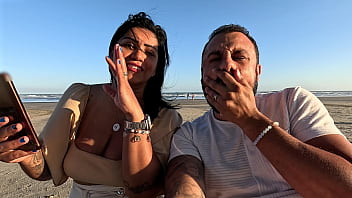 Cuspe e toma no foda anal em público na prai