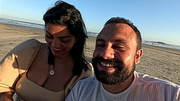 Cuspe e toma no foda anal em público na prai