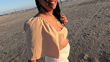 Cuspe e toma no foda anal em público na prai