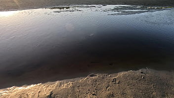 Cuspe e toma no foda anal em público na prai