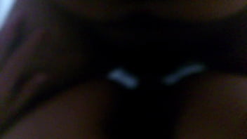 Mi novia abre sus piernas para mi