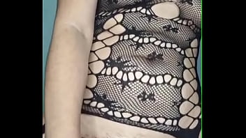 Mi amiga colegiala me llama para que la vea qué rico se mete su dildo