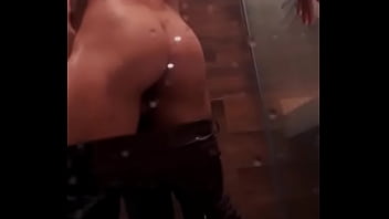 Pruebo el culazo de mi mejor amigo por primera vez luego que llegamos del bar