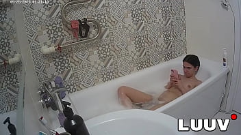Luuv vilika films her real late night bath routine for her reality show