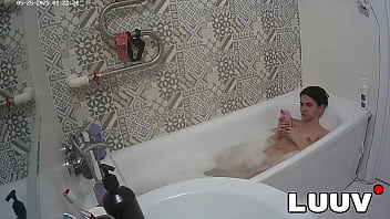 Luuv vilika films her real late night bath routine for her reality show