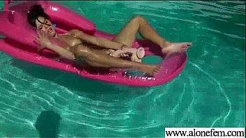 Amateur teen girl mastubating with toys vid18