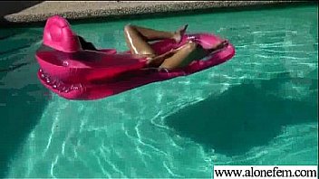 Amateur teen girl mastubating with toys vid18