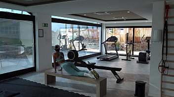 Fit teen bubble but fucks her personal trainer after the gym