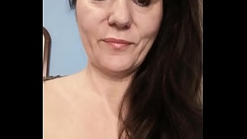 Bon lundi je suis disponible pour des appels videos et des échanges sextos