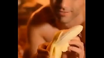 Dopo il grande successo si resta a milano con il banana party di the original enjoy together venerdì 13 settemb