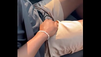 Ele me faz tirar a calcinha toda vez que estou de vestido