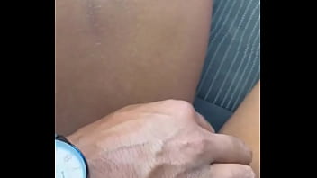 Ele me faz tirar a calcinha toda vez que estou de vestido