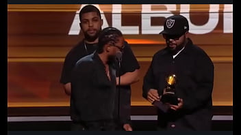 Racismo sendo tomado no cu ao vivo