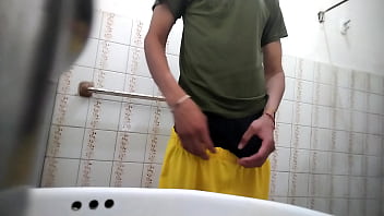 Italian straight guy in the visiting bathroom
