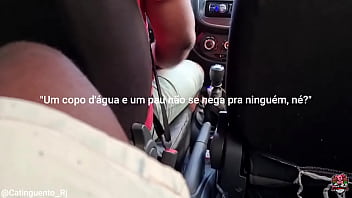 “um copo d’água e um pau não se nega a ninguém né ” ontem o plano era ir pro centro caçar na rua mas esse ube