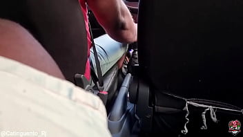 “um copo d’água e um pau não se nega a ninguém né ” ontem o plano era ir pro centro caçar na rua mas esse ube