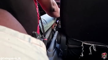 “um copo d’água e um pau não se nega a ninguém né ” ontem o plano era ir pro centro caçar na rua mas esse ube