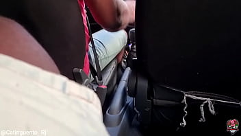 “um copo d’água e um pau não se nega a ninguém né ” ontem o plano era ir pro centro caçar na rua mas esse ube