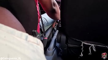 “um copo d’água e um pau não se nega a ninguém né ” ontem o plano era ir pro centro caçar na rua mas esse ube