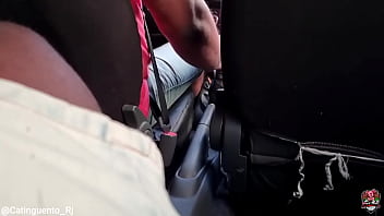 “um copo d’água e um pau não se nega a ninguém né ” ontem o plano era ir pro centro caçar na rua mas esse ube