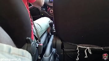 “um copo d’água e um pau não se nega a ninguém né ” ontem o plano era ir pro centro caçar na rua mas esse ube