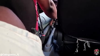 “um copo d’água e um pau não se nega a ninguém né ” ontem o plano era ir pro centro caçar na rua mas esse ube