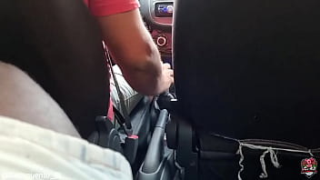 “um copo d’água e um pau não se nega a ninguém né ” ontem o plano era ir pro centro caçar na rua mas esse ube