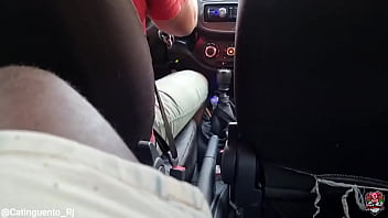 “um copo d’água e um pau não se nega a ninguém né ” ontem o plano era ir pro centro caçar na rua mas esse ube