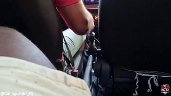 “um copo d’água e um pau não se nega a ninguém né ” ontem o plano era ir pro centro caçar na rua mas esse ube